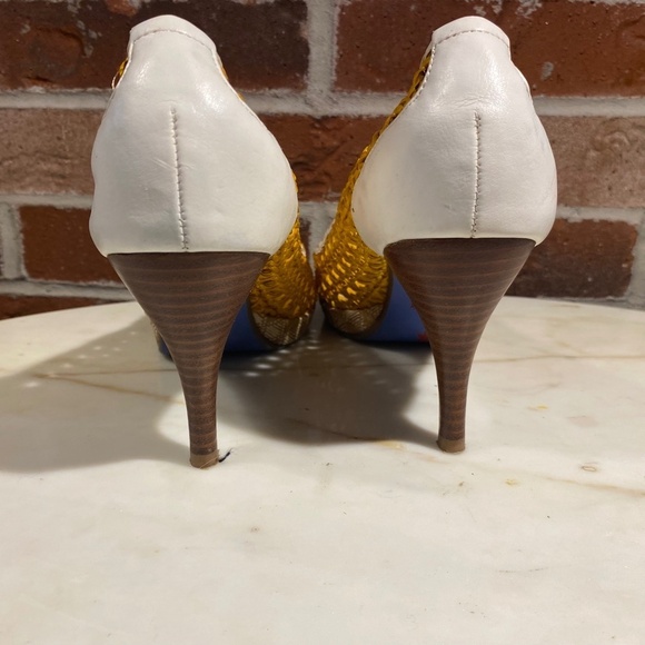 Poetic License Raffia Woven Heels Pear Art Artsy Statement Shoes - Adorable! - Picture 5 of 10